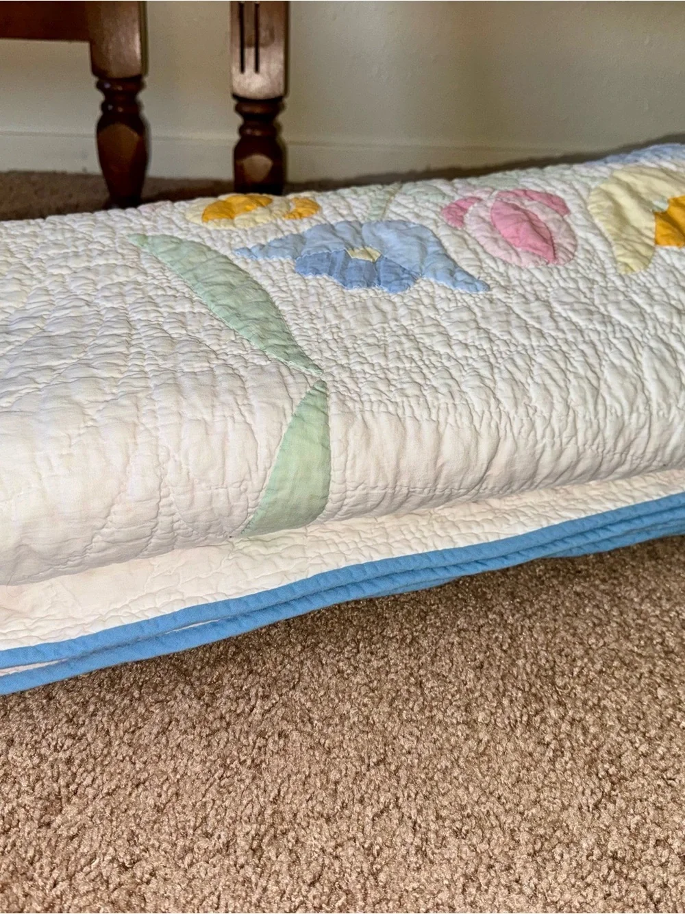 Vintage 1950’s Hand Stitched Flower Appliqué Quilt 83x72